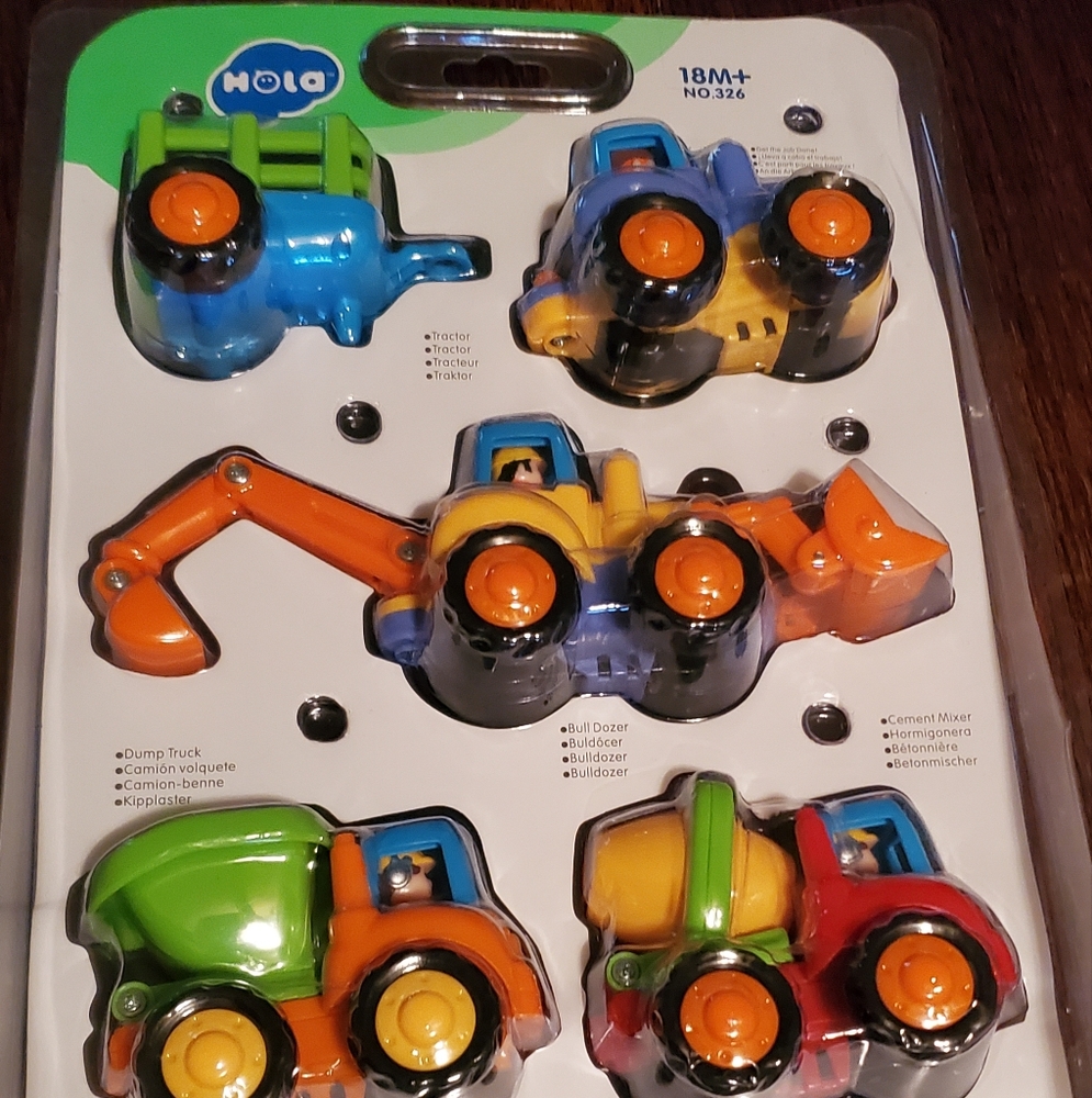 NWOT Hola Toy Truck Set